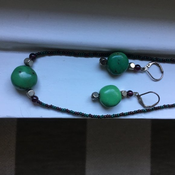 Green Turquoise and Bead Necklace and Earring Set - Never Worn - Picture 5 of 8